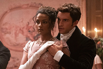 Simone Ashley, Corset mistake, Injury, Filming season 2 HD wallpaper