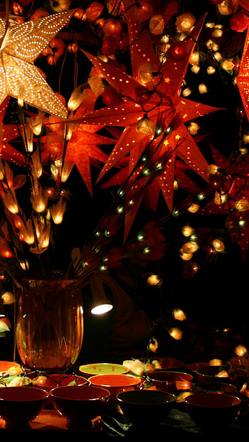 Beautiful Christmas garland, Vibrant colors, Festive atmosphere, Joyful celebration HD phone wallpaper