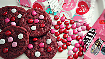 MandM's, Pink cookies, Sweet treats, Mouth-watering delight HD wallpaper