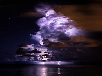 Dark and stormy, reflection, sky, nature, water, slouds, stormy, dark HD wallpaper