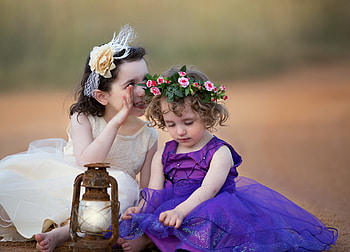 A big secret, blue, white, children, childhood, whisper, cute, girl, dress, copil, melony smith, purple, rose, flower, couple, lantern, child HD wallpaper