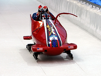 Michelle Rzepka and Shauna Rohbock, Bobsleigh HD wallpaper