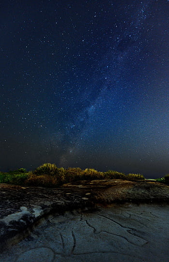 Stunning starry Milky Way view at night over Bondi Beach, showcasing a breathtaking celestial display. HD phone wallpaper