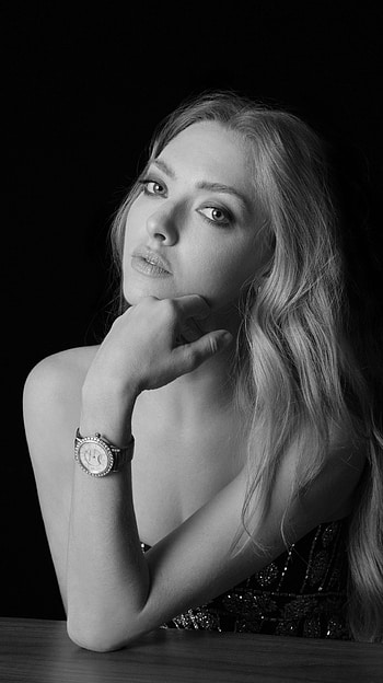 Amanda Seyfried, hollywood actress, bnw HD phone wallpaper