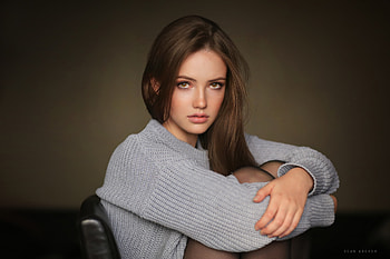 Cute Girl With Brown Hair On A Chair, girls, model HD wallpaper
