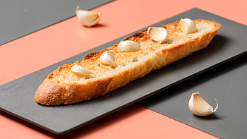 Golden Garlic Baguette — Ultra, garlic bread HD wallpaper