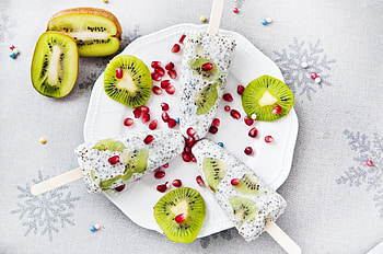 Kiwifruit, slices, ice candies HD wallpaper