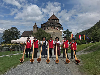 Liechtensteiner alphorngruppe walserecho, Erfllt alle wnsche, Alphorn experience, Swiss customs HD wallpaper