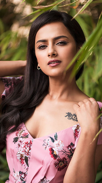 Shraddha Srinath, kannada movie actress HD phone wallpaper