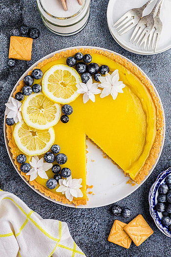 Stunning lemon tart, Beautifully crafted dessert, Irresistibly tangy, Perfectly balanced sweetness HD phone wallpaper