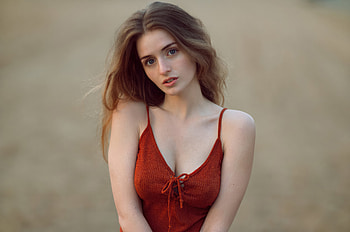Blonde Girl Looking Towards grapher, blonde, girls, model HD wallpaper