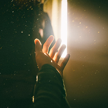 Glare, Shine, Light, Bright, Hand, Miscellanea, Miscellaneous, Glow HD phone wallpaper