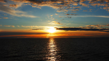 Beautiful Sunset View Horizon Clouds Blue Sky Reflection On Ocean Water Nature HD wallpaper