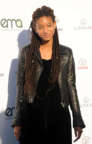 Willow Smith, Openness to same-sex attraction HD phone wallpaper