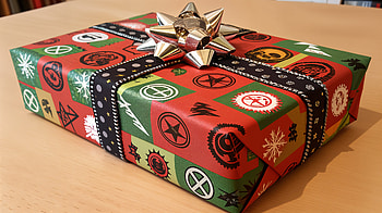 Christmas Present Ultra – Festive Holiday Gift Wrap, gift, holiday, Christmas HD wallpaper
