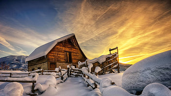 Log Cabin in Winter, snow, clouds, colors, sky, sunset HD wallpaper