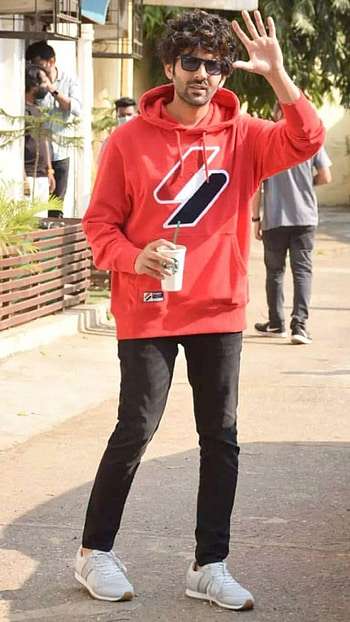 Kartik Aaryan, Red Tshirt HD phone wallpaper