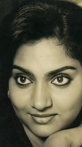 Madavi, kannada actress HD phone wallpaper