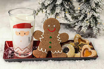 Gingerbread Man, Christmas joy, Sweet winter patterns, Delicious holiday cookies HD wallpaper