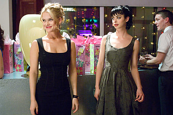 Krysten Ritter And Alice Eve In Shes Out Of My League, krysten-ritter, celebrities, breaking-bad HD wallpaper