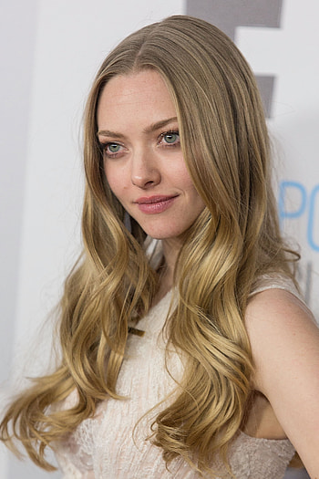 Amanda Seyfried, nose, Hollywood actress HD phone wallpaper