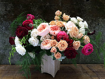 June flowrs, vase, pink, white, flowers HD wallpaper