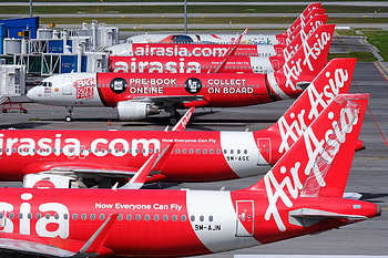 AirAsia shares decline, Record loss, Punishing year, Bloomberg news HD wallpaper