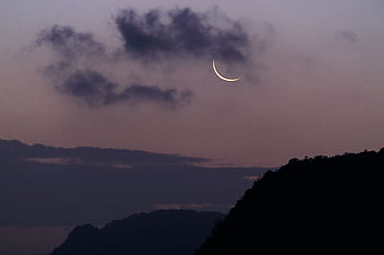 Crescent moon with dark clouds in twilight sky over Phang-nga, Thailand. HD wallpaper