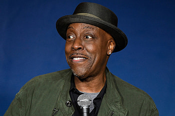 Arsenio Hall, Comedy show premiere, COVID-related joke, Humor in difficult times HD wallpaper
