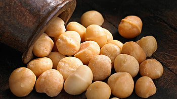 Cinnamon macadamias, Superfood snack, Healthy indulgence, Delicious flavors HD wallpaper