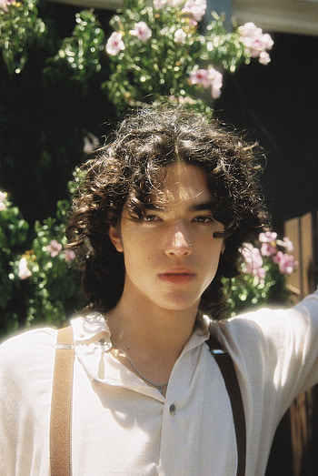 Conan gray, people watching HD phone wallpaper