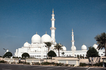 Mosque at Abu Dhabi, Dubai, asia, temple, mosque, building, dubai, church, famous HD wallpaper