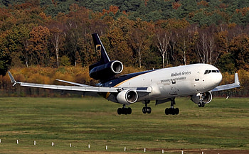 McDonnell Douglas-MD, trees, plane, landing, McDonnell HD wallpaper
