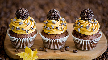 Cute cupcakes, ultra , Vibrant , High-definition delight HD wallpaper