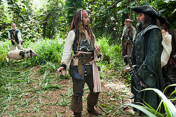 Blackbeard, Pirate's legacy, Oceanic battlegrounds, Deadly adversaries HD wallpaper