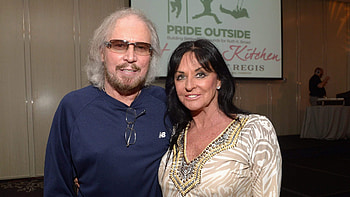 Barry Gibb, Outing in Miami, Joplin business journal, Pictorial account HD wallpaper