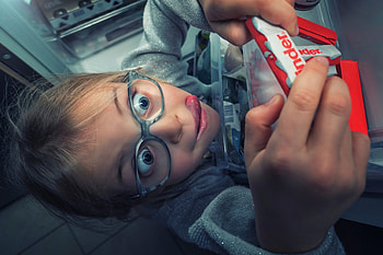 Iresistible Chocolate, blue, sweet, situation, john wilhelm, girl, fetita, copil, red, glasses, kinderschokolade, funny, iresistible, child HD wallpaper