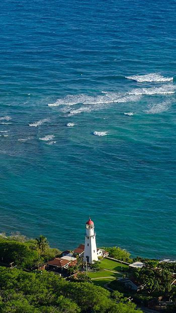Diamond Head Lighthouse, Coastal beauty, Iconic landmark, Oahu island HD phone wallpaper