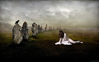 Dark Hope, bird, gloomy, girl, dark, woman, rock, formation, crow, hope HD wallpaper