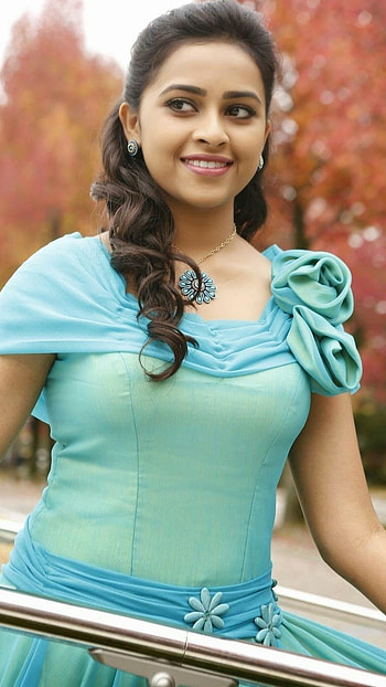Sri Divya, Beautiful Actress HD phone wallpaper