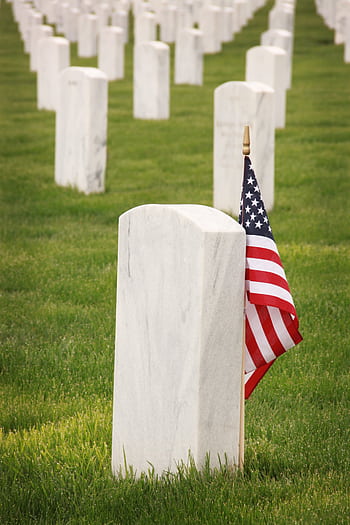 Rows of gravestones with an American flag, honoring fallen soldiers. HD phone wallpaper
