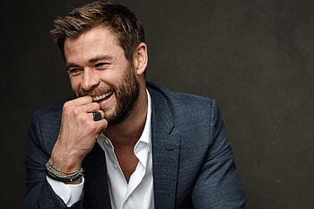 Chris Hemsworth, man, smile, actor, hand HD wallpaper