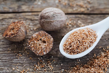 Nutmeg flavor enhancer, Spice storage tips, Cooking essentials, Aromatic spice HD wallpaper