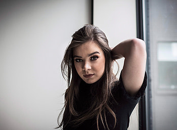 Actress, famous celebrity, Hailee Steinfeld HD wallpaper