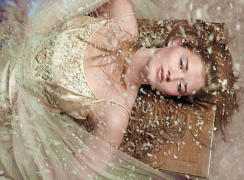 SNOWFLAKES FALL ..., snoflakes, snow, soft, face, woman, beauty HD wallpaper