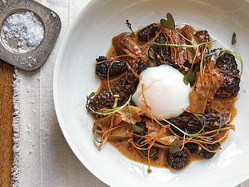 Morels in black bean sauce, fried enoki mushrooms HD wallpaper