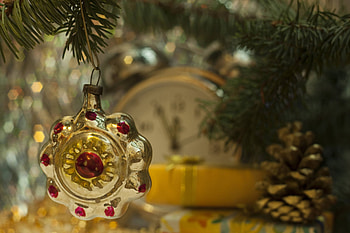 New Year's toys, Decorated fir tree, Vintage , Festive nostalgia HD wallpaper