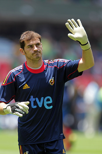 Iker Casillas, Retirement announced, Football farewell, End of an era HD phone wallpaper