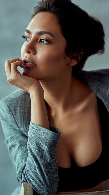 Esha gupta, bollywood actress, cleavage HD phone wallpaper