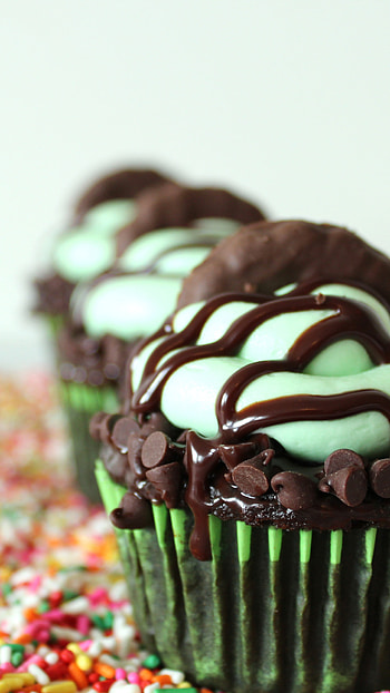 Saint Patrick's day cake, Green chocolate delight, Festive food, Seasonal HD phone wallpaper